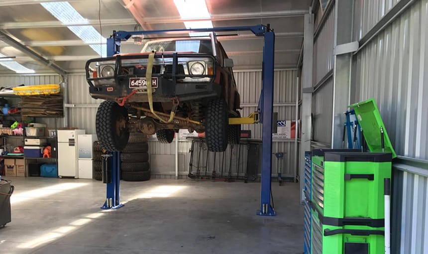 2 Post Hoist